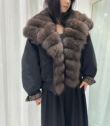 Practical coat with faux fur collar