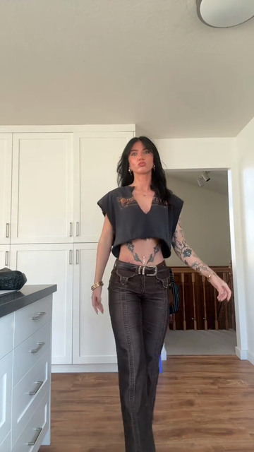 Western-style stitched jeans